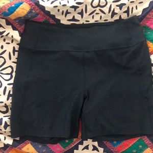 Outdoor voices black shorts in Medium